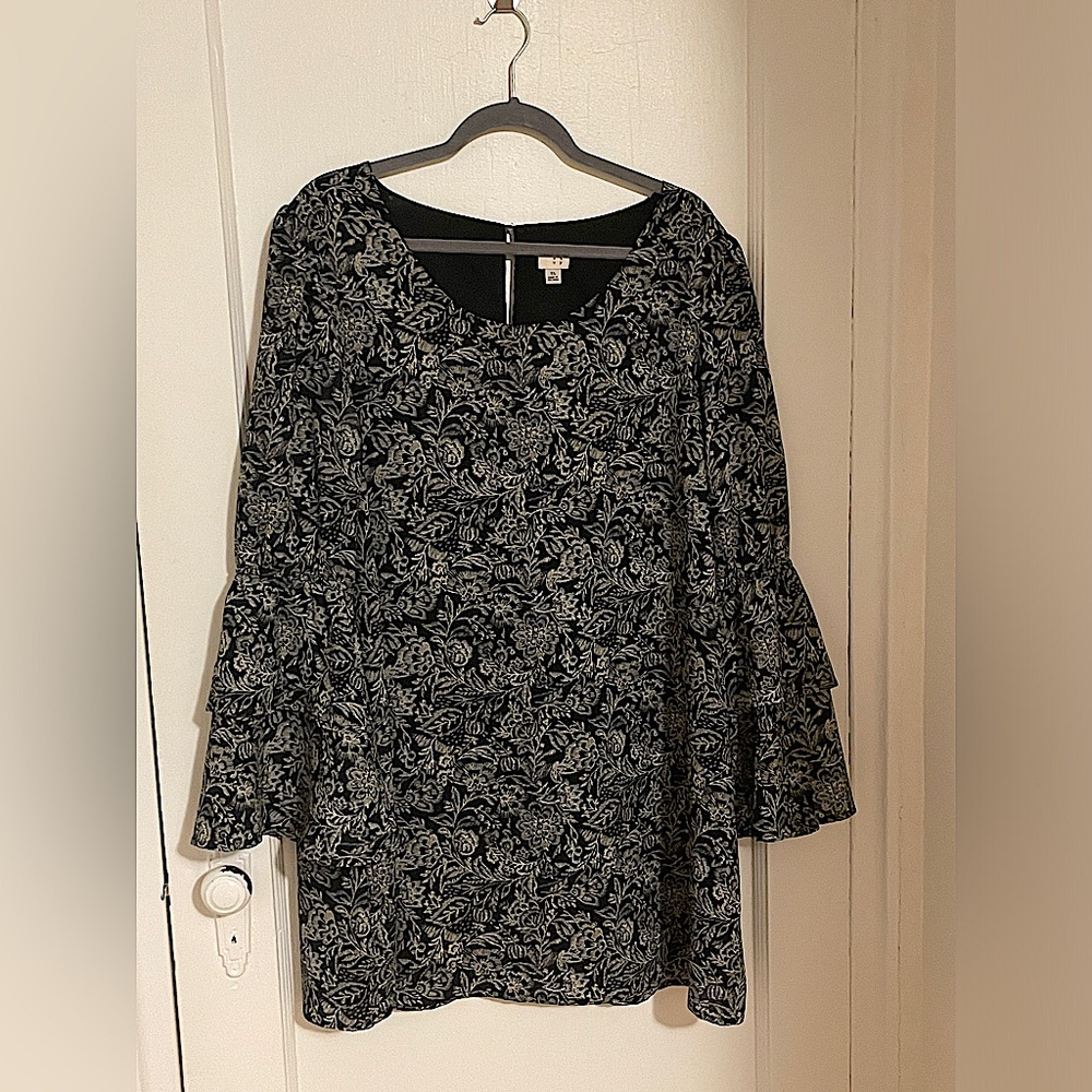 Feminine Floral Shift Dress w/ Double Ruffle Sleeves